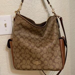 PENNIE SHOULDER BAG IN SIGNATURE CANVAS
Color: IM/Khaki Redwood
Quantity: 1